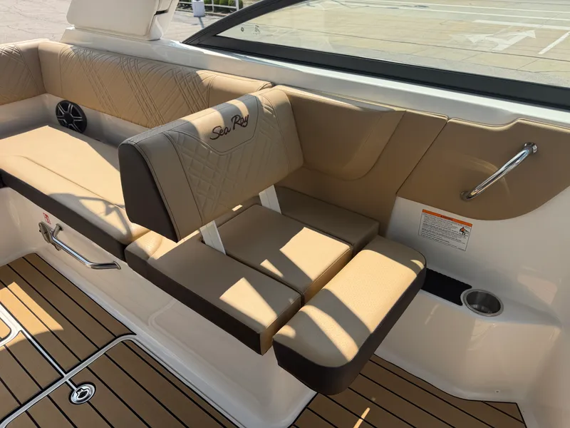 Slide: The Image of Sea Ray SDX 250 Outboard 2026 - 29