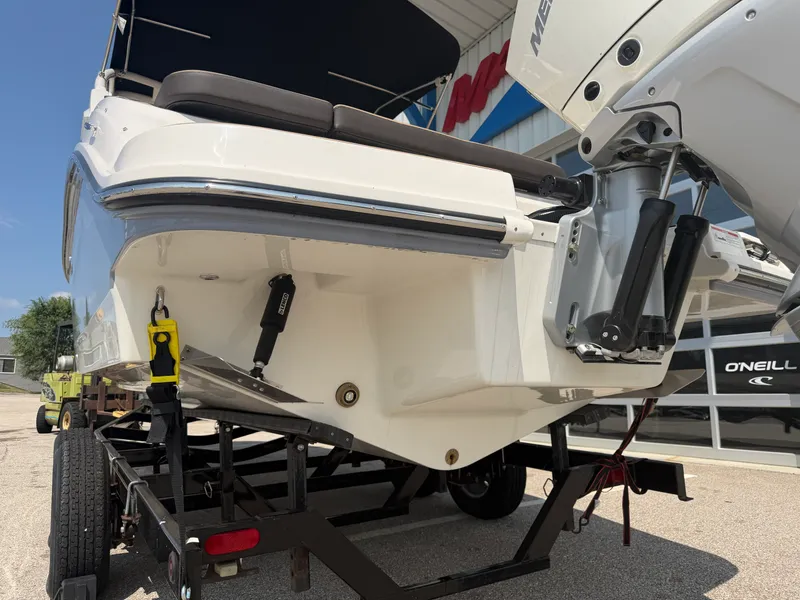 Slide: The Image of Sea Ray SDX 250 Outboard 2026 - 11