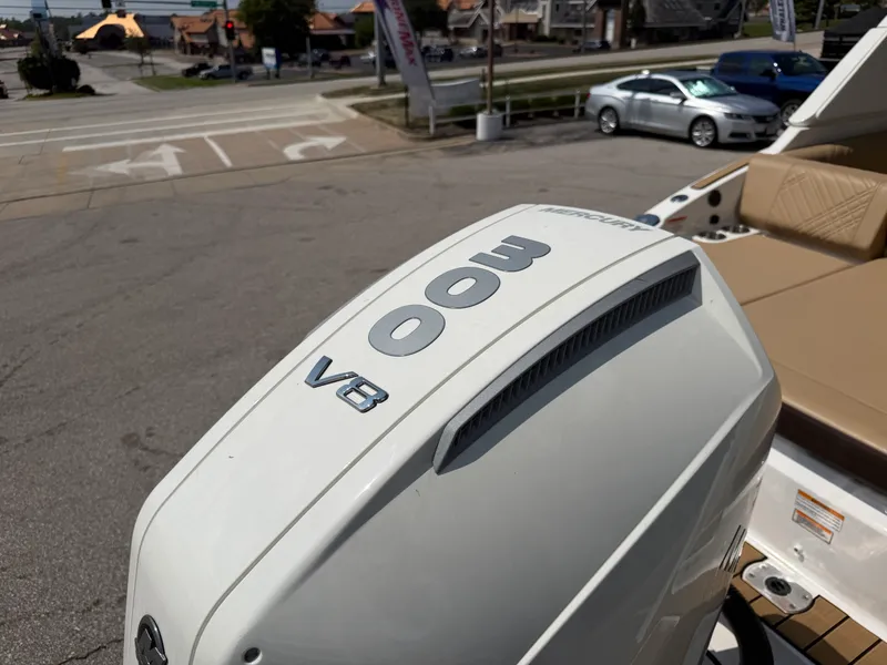 Slide: The Image of Sea Ray SDX 250 Outboard 2026 - 16