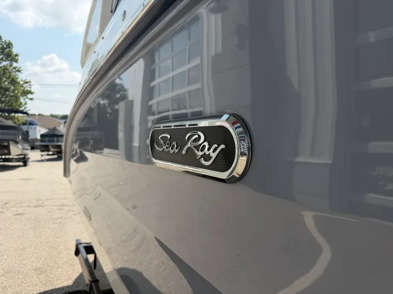 Slide: The Image of Sea Ray SDX 250 Outboard 2026 - 7