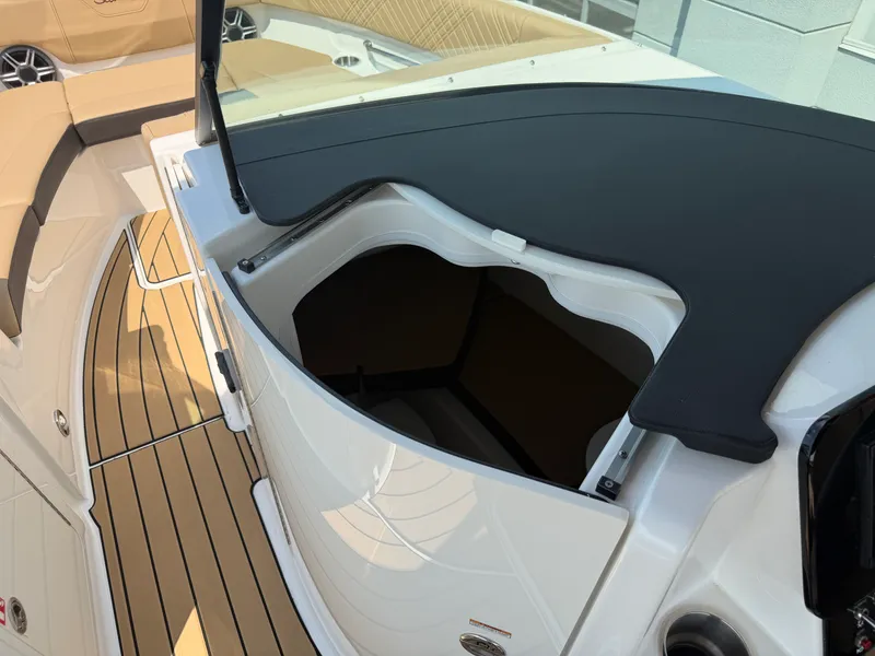 Slide: The Image of Sea Ray SDX 250 Outboard 2026 - 63