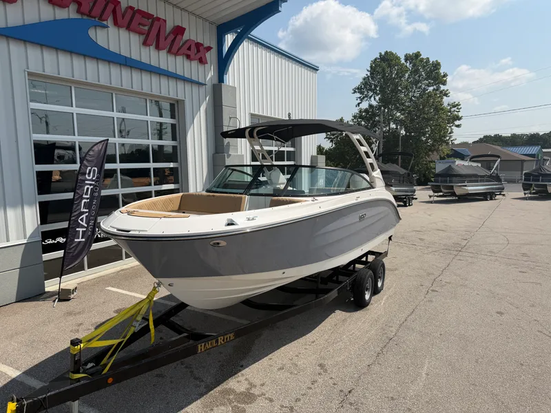 Slide: The Image of Sea Ray SDX 250 Outboard 2026 - 1