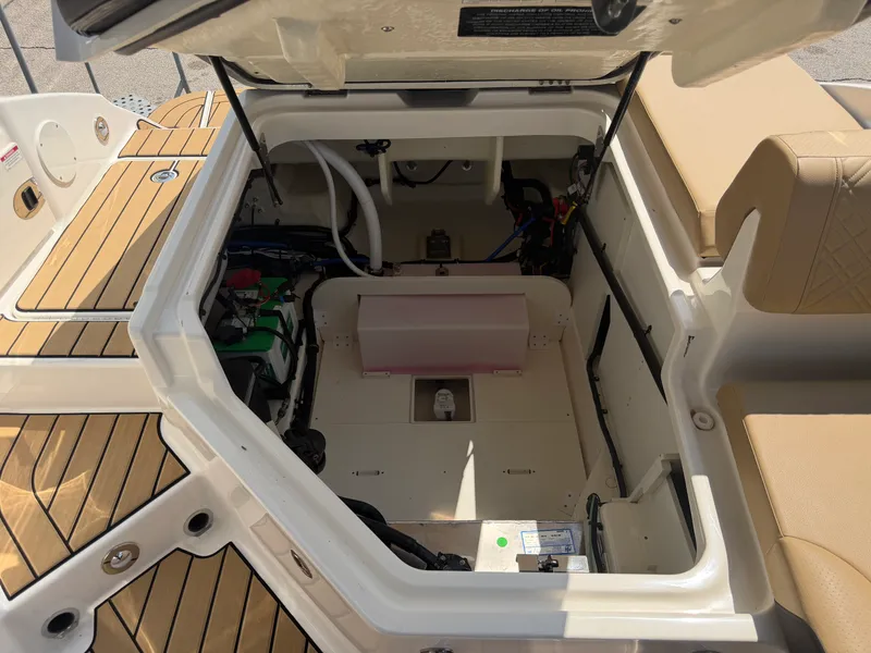Slide: The Image of Sea Ray SDX 250 Outboard 2026 - 36