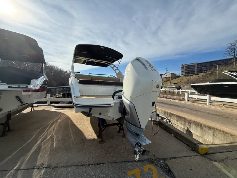 Slide: The Image of Sea Ray SDX 250 Outboard 2026 - 8
