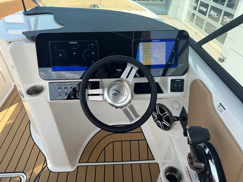 Slide: The Image of Sea Ray SDX 250 Outboard 2026 - 45