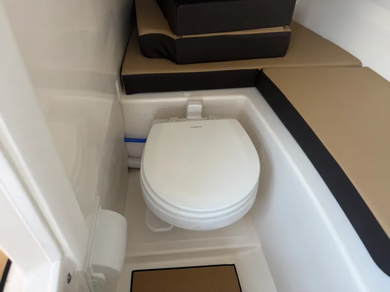 Slide: The Image of Sea Ray SDX 250 Outboard 2026 - 61