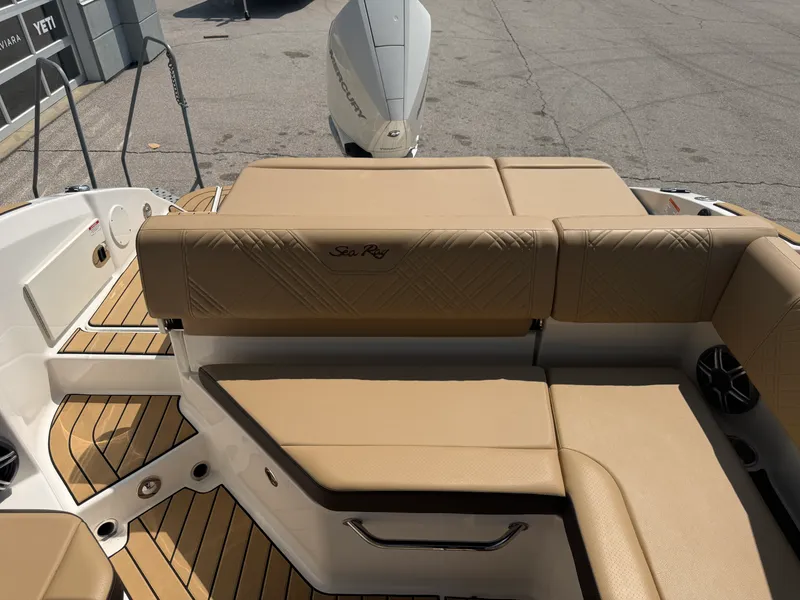 Slide: The Image of Sea Ray SDX 250 Outboard 2026 - 35