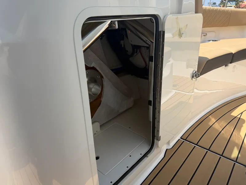 Slide: The Image of Sea Ray SDX 250 Outboard 2026 - 53