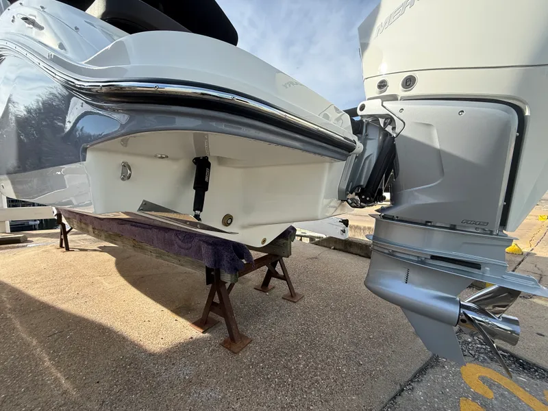 Slide: The Image of Sea Ray SDX 250 Outboard 2026 - 9