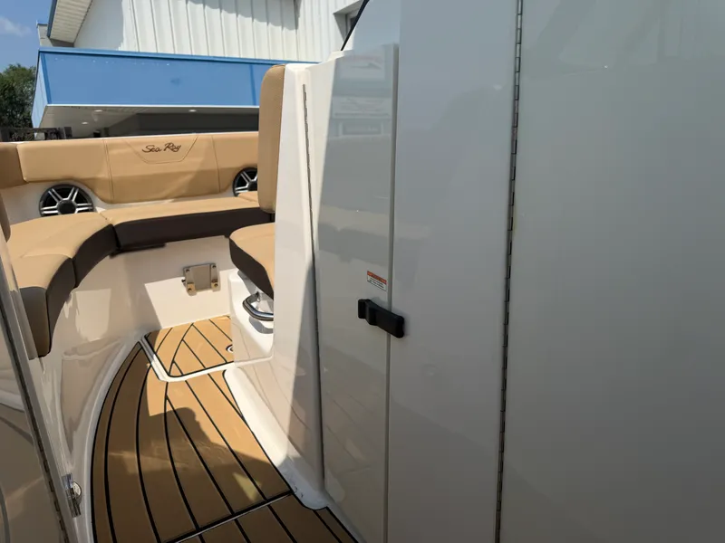 Slide: The Image of Sea Ray SDX 250 Outboard 2026 - 55