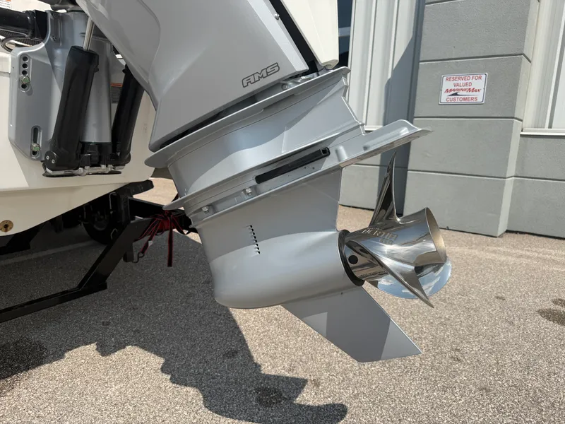 Slide: The Image of Sea Ray SDX 250 Outboard 2026 - 10