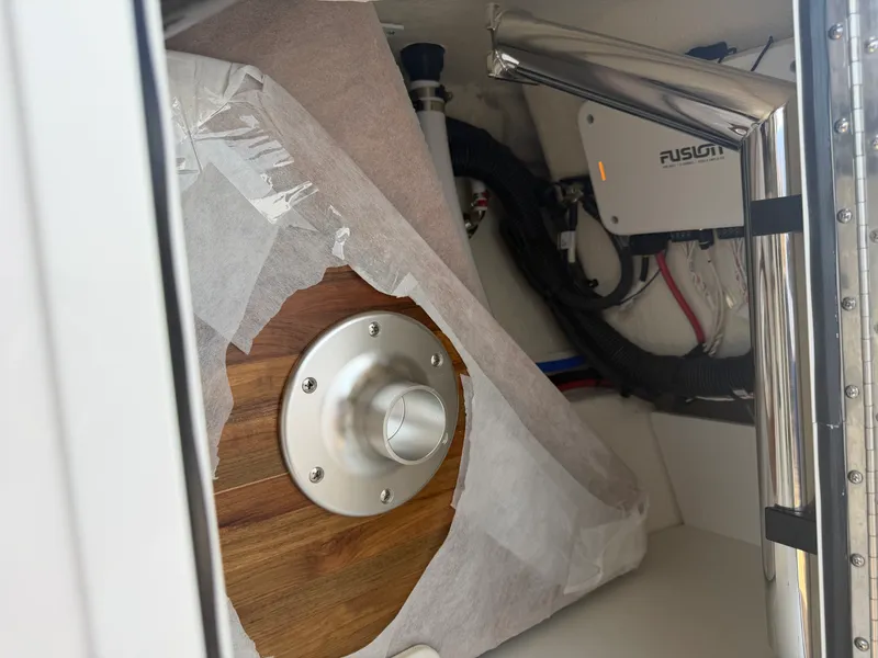 Slide: The Image of Sea Ray SDX 250 Outboard 2026 - 54