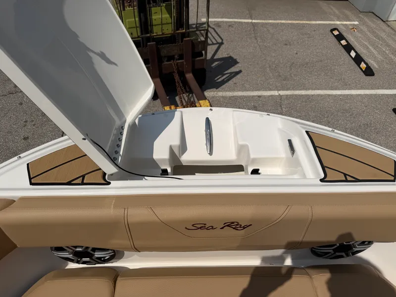 Slide: The Image of Sea Ray SDX 250 Outboard 2026 - 68