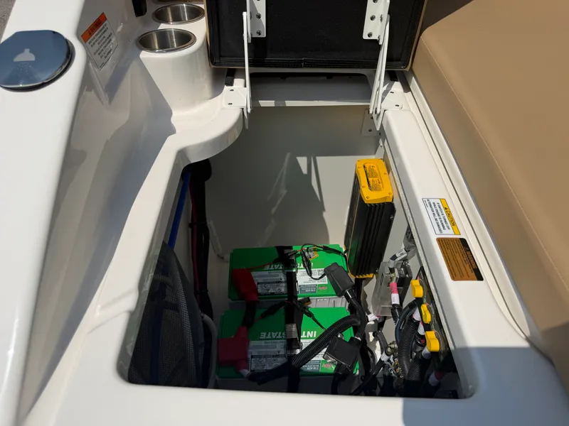 Slide: The Image of Sea Ray SDX 250 Outboard 2026 - 19