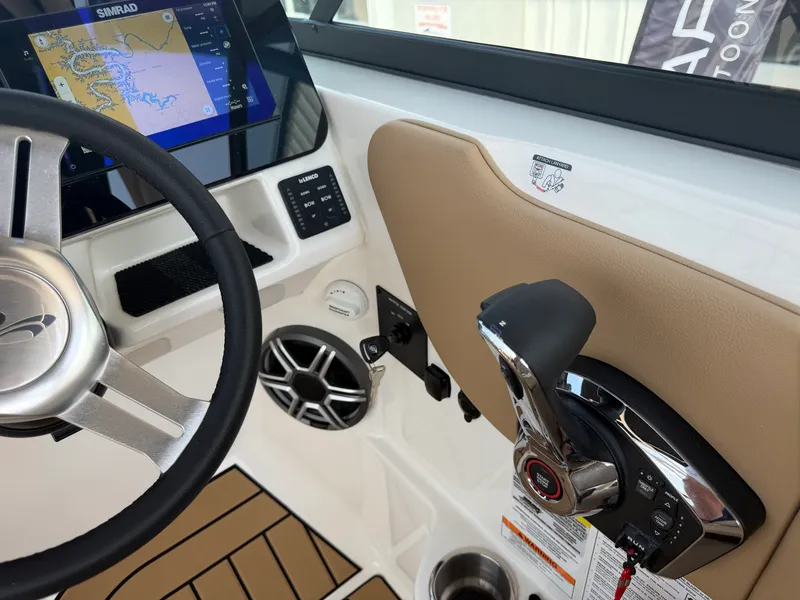 Slide: The Image of Sea Ray SDX 250 Outboard 2026 - 42