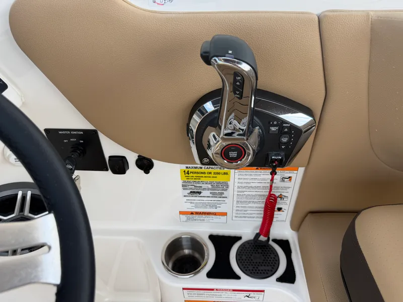Slide: The Image of Sea Ray SDX 250 Outboard 2026 - 44