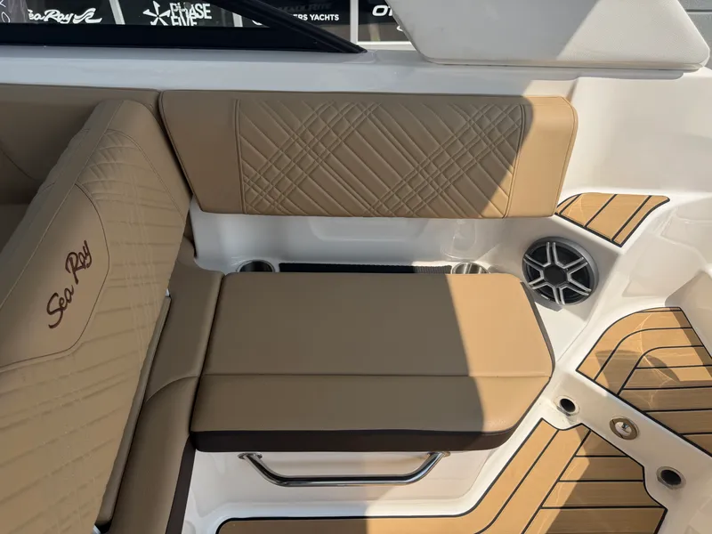 Slide: The Image of Sea Ray SDX 250 Outboard 2026 - 46