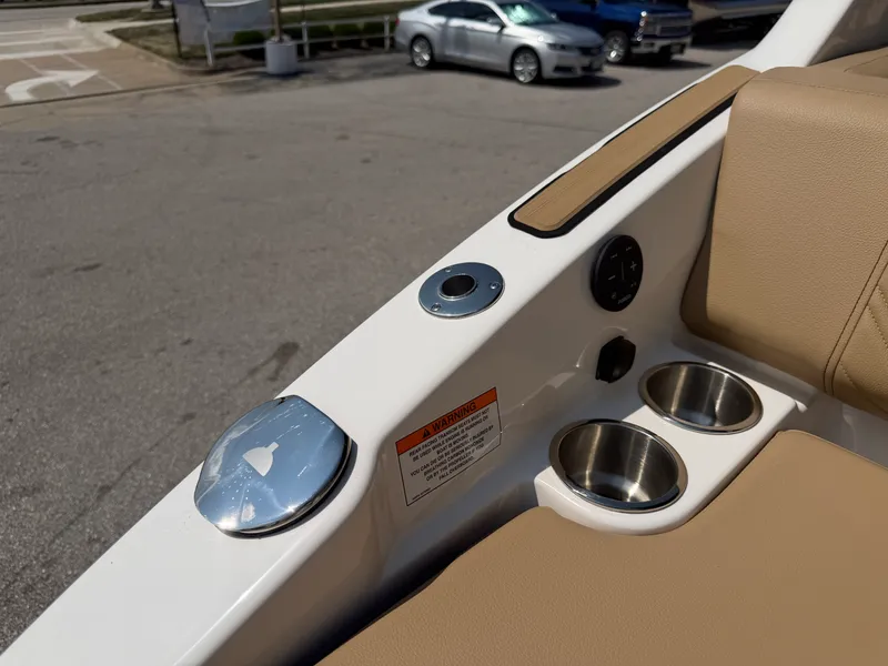 Slide: The Image of Sea Ray SDX 250 Outboard 2026 - 18