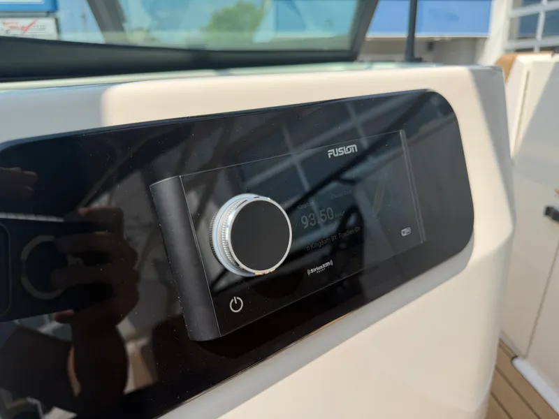 Slide: The Image of Sea Ray SDX 250 Outboard 2026 - 38