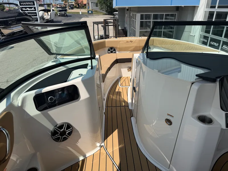 Slide: The Image of Sea Ray SDX 250 Outboard 2026 - 52