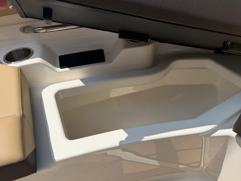 Slide: The Image of Sea Ray SDX 250 Outboard 2026 - 71