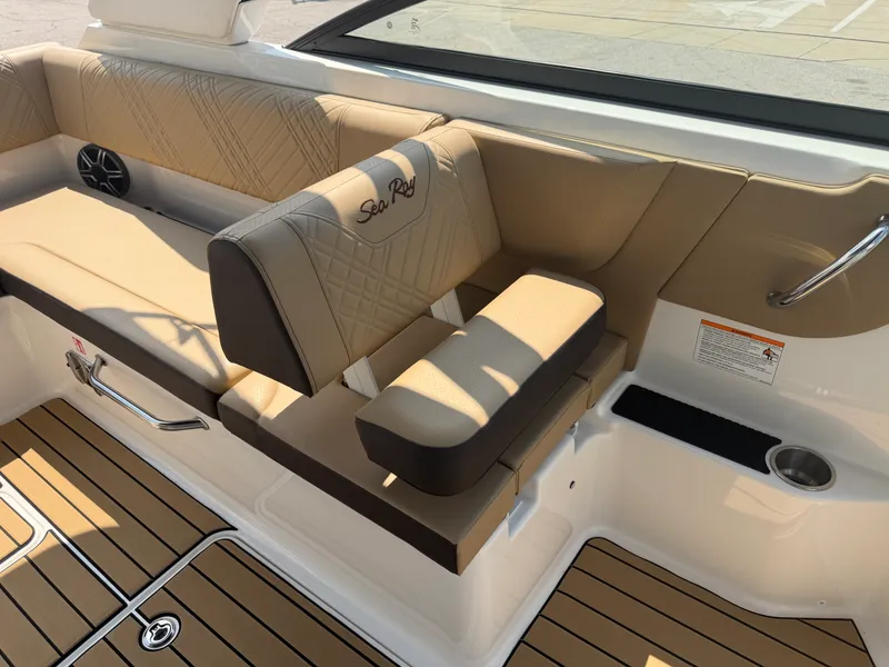 Slide: The Image of Sea Ray SDX 250 Outboard 2026 - 30