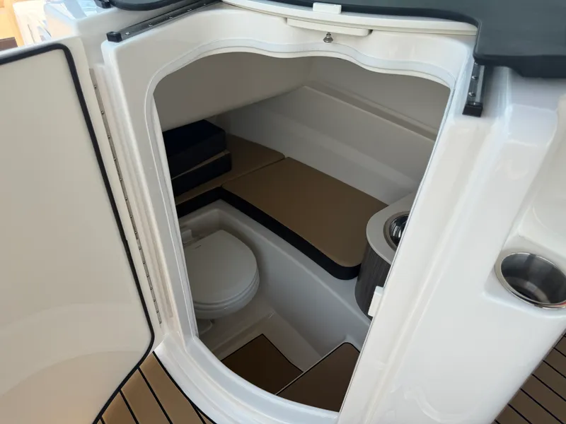 Slide: The Image of Sea Ray SDX 250 Outboard 2026 - 59