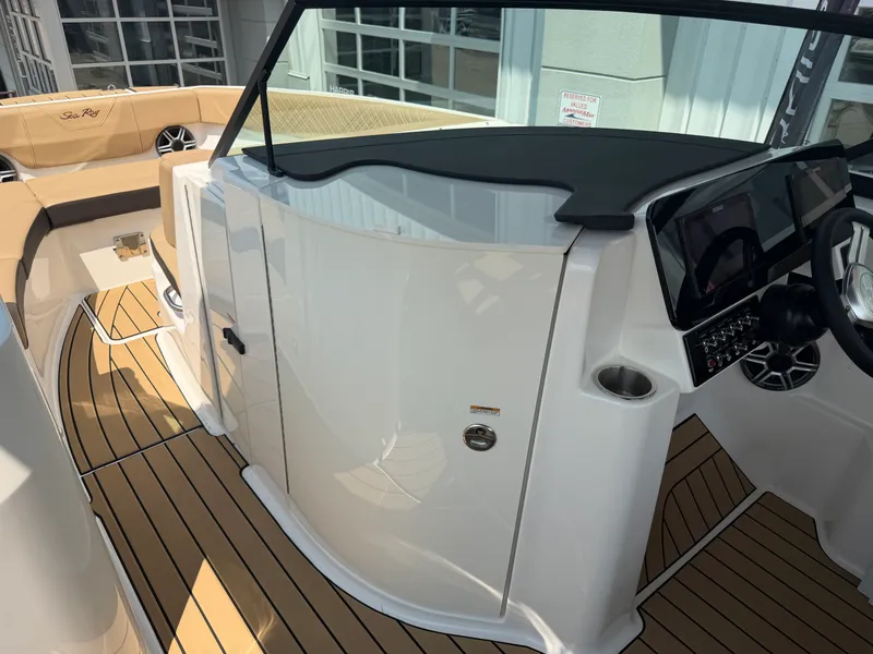 Slide: The Image of Sea Ray SDX 250 Outboard 2026 - 58