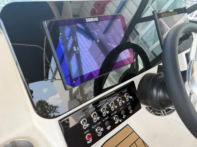Slide: The Image of Sea Ray SDX 250 Outboard 2026 - 40
