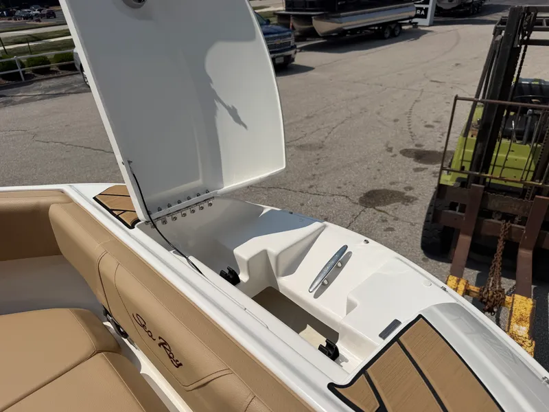 Slide: The Image of Sea Ray SDX 250 Outboard 2026 - 67