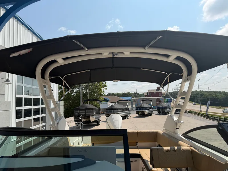 Slide: The Image of Sea Ray SDX 250 Outboard 2026 - 48