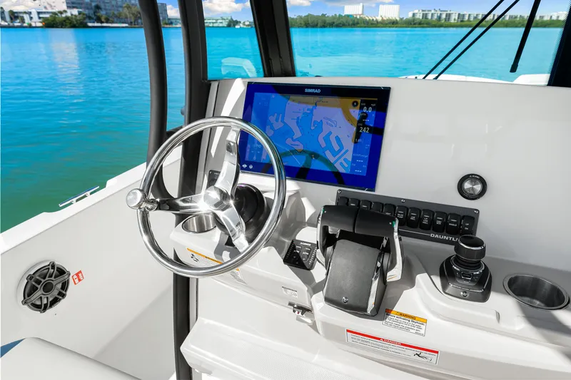 Slide: The Image of Boston Whaler 280 Dauntless 2026 - 51