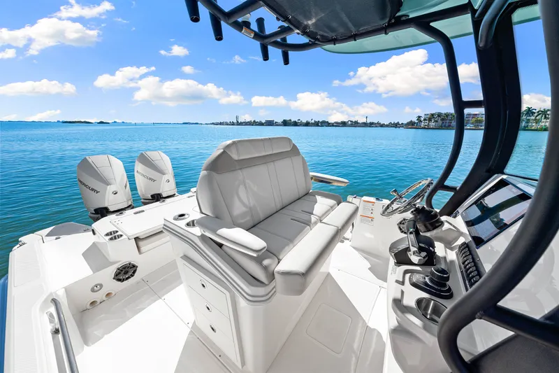 Slide: The Image of Boston Whaler 280 Dauntless 2026 - 52