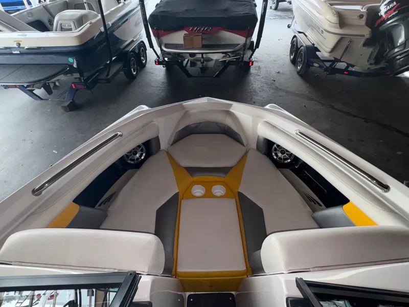 Slide: The Image of Tige R20 2014 - 13