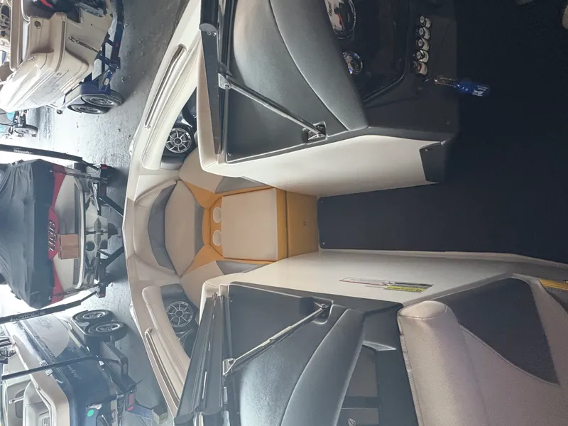 Slide: The Image of Tige R20 2014 - 16