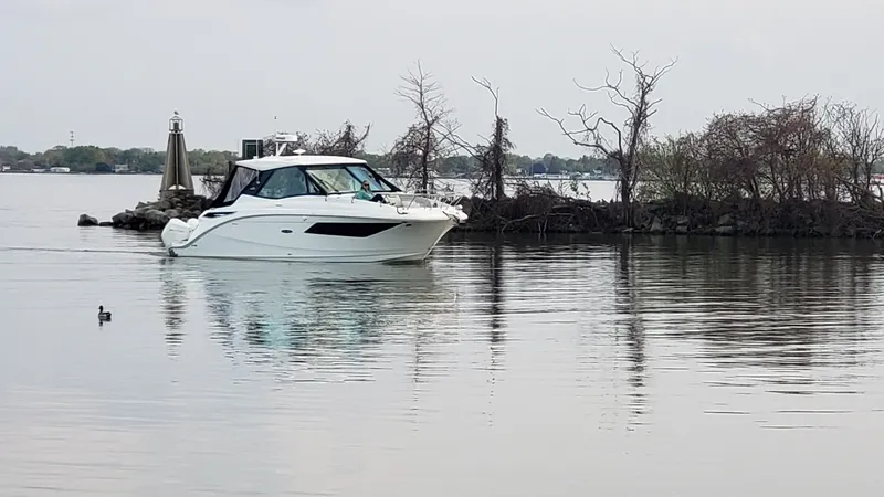 Slide: The Image of Sea Ray 320 SUNDANCER OB 2023 - 3