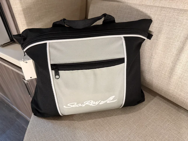 Slide: The Image of Sea Ray 320 SUNDANCER OB 2023 - 31