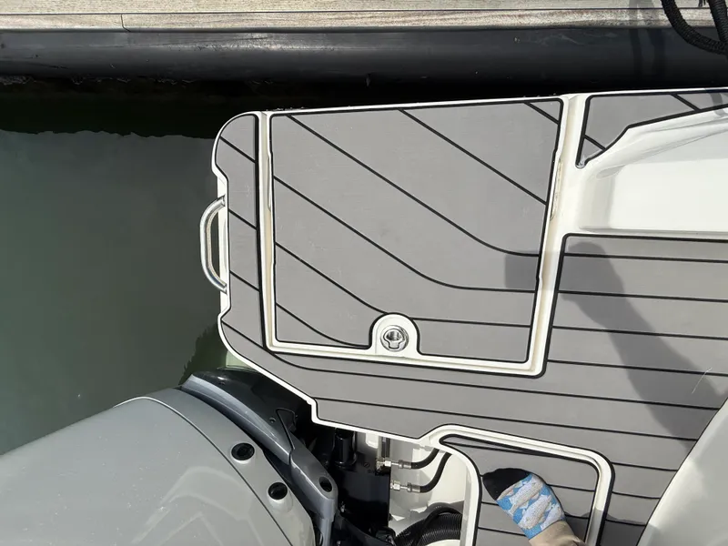 Slide: The Image of Sea Ray 310 SLX OUTBOARD 2024 - 10