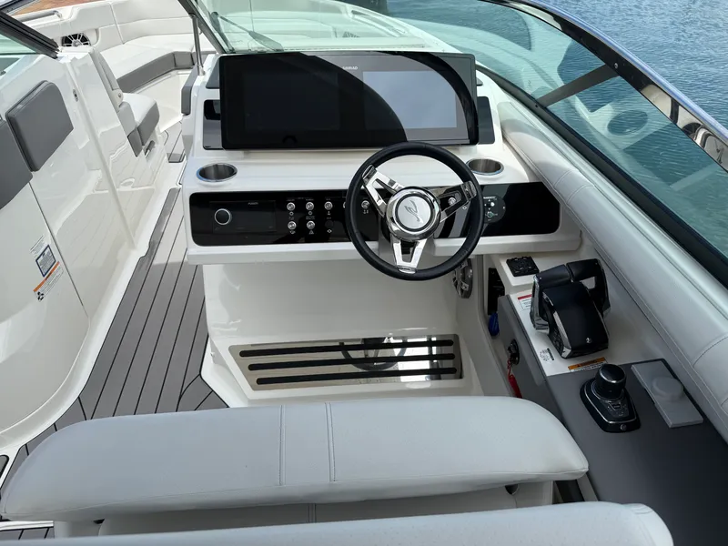 Slide: The Image of Sea Ray 310 SLX OUTBOARD 2024 - 16
