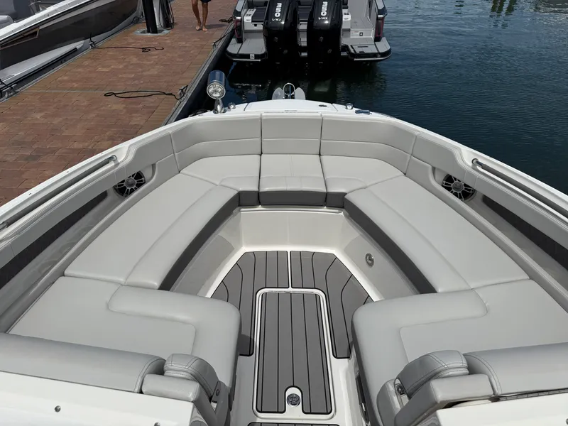 Slide: The Image of Sea Ray 310 SLX OUTBOARD 2024 - 21