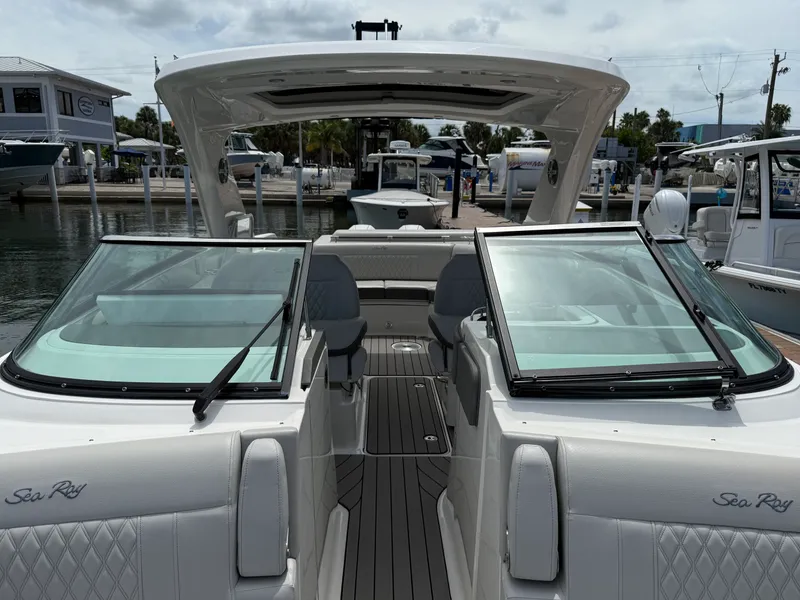 Slide: The Image of Sea Ray 310 SLX OUTBOARD 2024 - 23