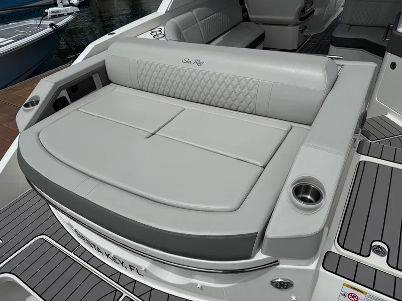 Slide: The Image of Sea Ray 310 SLX OUTBOARD 2024 - 6