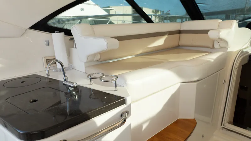 Slide: The Image of Sea Ray 410 SUNDANCER 2014 - 10