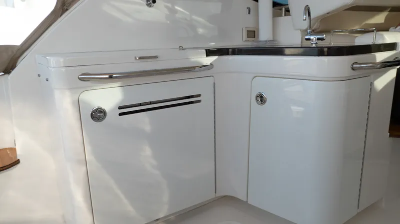 Slide: The Image of Sea Ray 410 SUNDANCER 2014 - 11