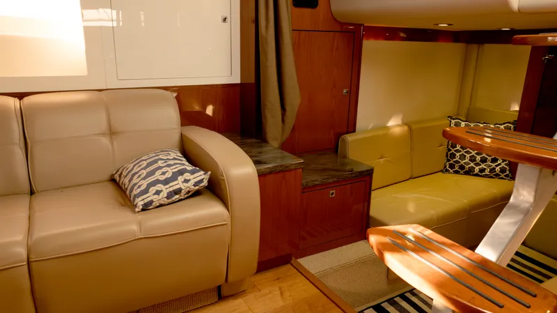 Slide: The Image of Sea Ray 410 SUNDANCER 2014 - 21