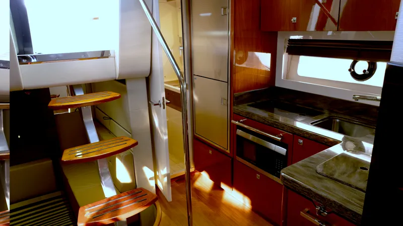 Slide: The Image of Sea Ray 410 SUNDANCER 2014 - 26