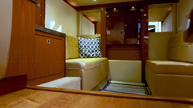 Slide: The Image of Sea Ray 410 SUNDANCER 2014 - 28