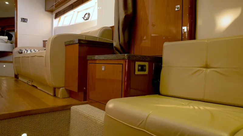 Slide: The Image of Sea Ray 410 SUNDANCER 2014 - 32