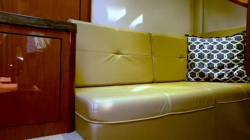 Slide: The Image of Sea Ray 410 SUNDANCER 2014 - 33