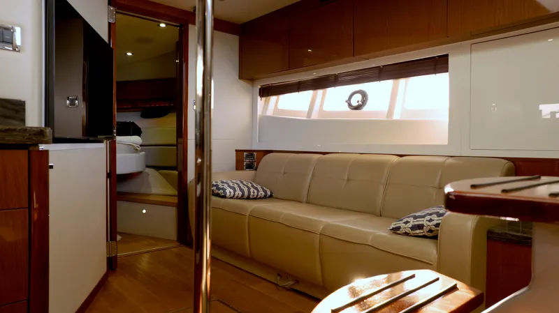 Slide: The Image of Sea Ray 410 SUNDANCER 2014 - 35